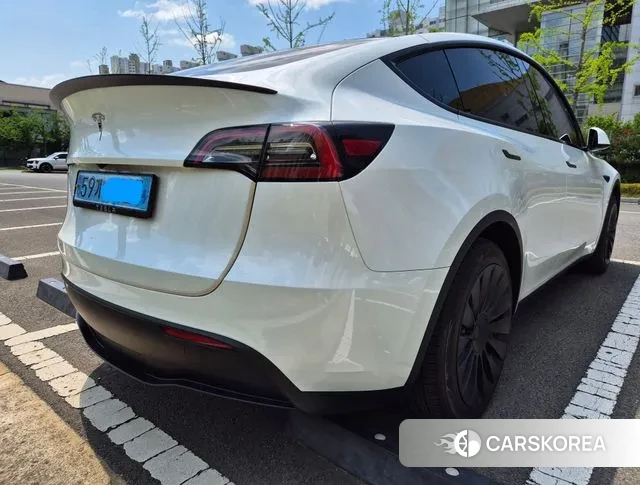 Tesla Model Y 2023 Белый из Кореи, фото 3
