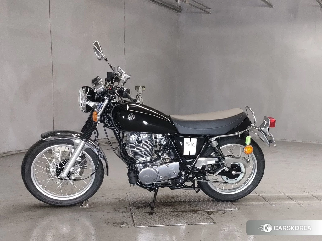 Проданный Yamaha SR 400 2019 из Японии