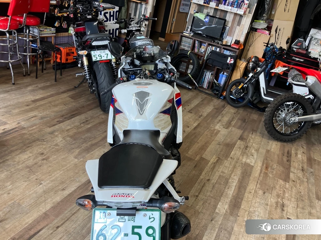 Проданный Honda CBR1000RR 2013 из Японии, фото 2