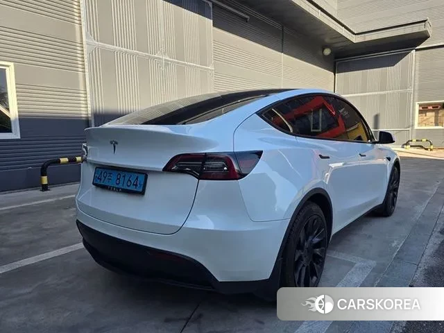 Tesla Model Y 2023 Белый из Кореи, фото 2