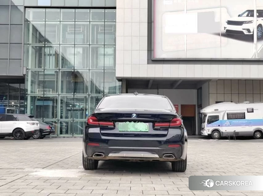 BMW 5 series PHEV 2021 Черный из Китая, фото 2