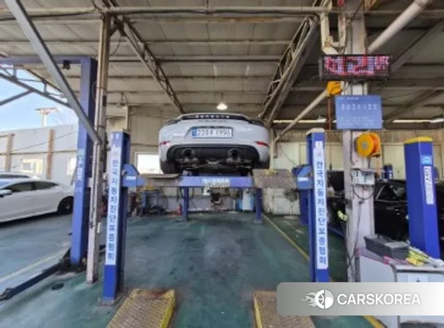 Porsche 718 Boxster 2024 Серебряный из Кореи, фото 2