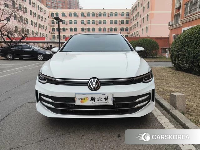 Volkswagen Golf 2025 Белый из Китая, фото 2
