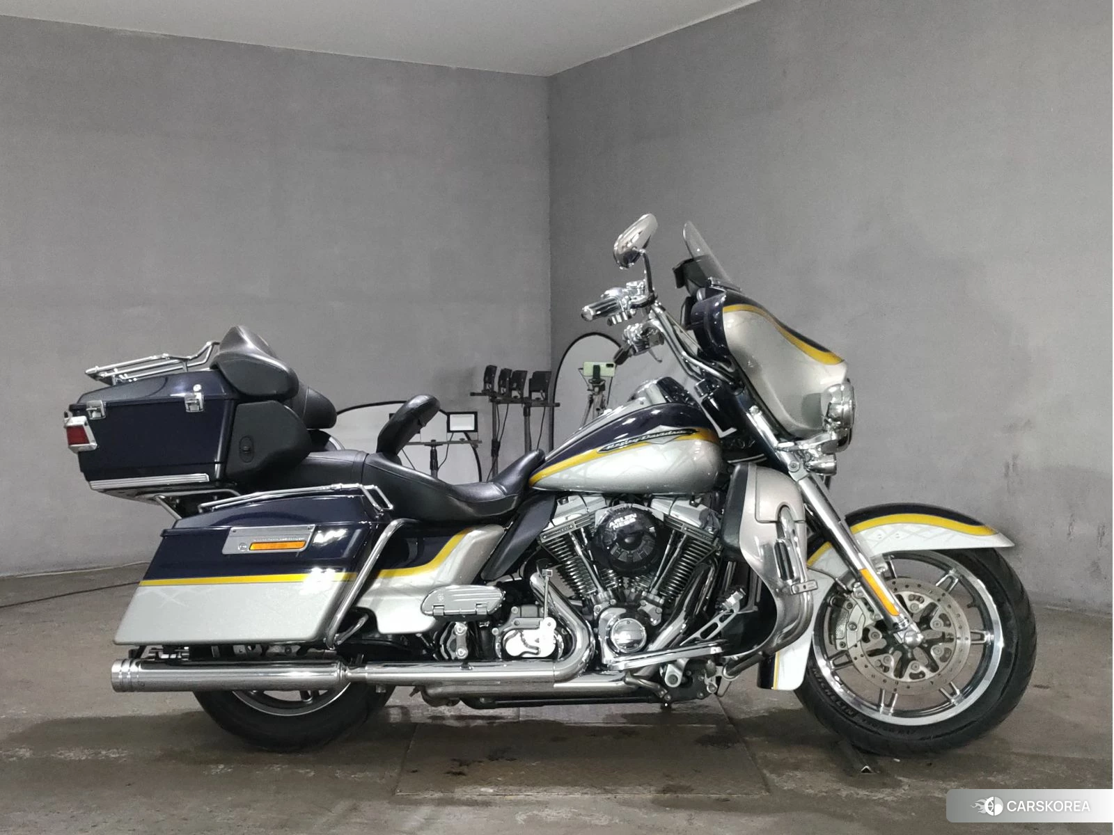 Harley-Davidson Electra Glide FLHTCUSE1800 CVO 2012 из Японии, фото 3