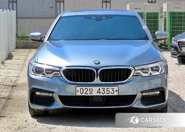 BMW 5 Series (G30) 2018 Серый из Кореи, фото 2