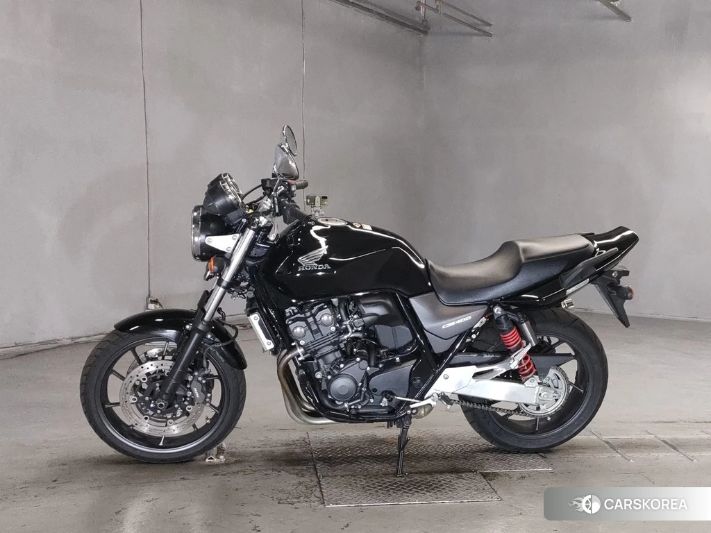 Проданный Honda CB400SF 2021 из Японии, фото 2