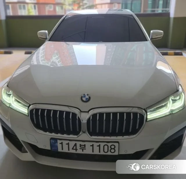 BMW 5 Series (G30) 2022 Белый из Кореи, фото 2