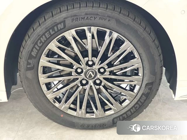 Lexus LM id 4307772 из Китая 12