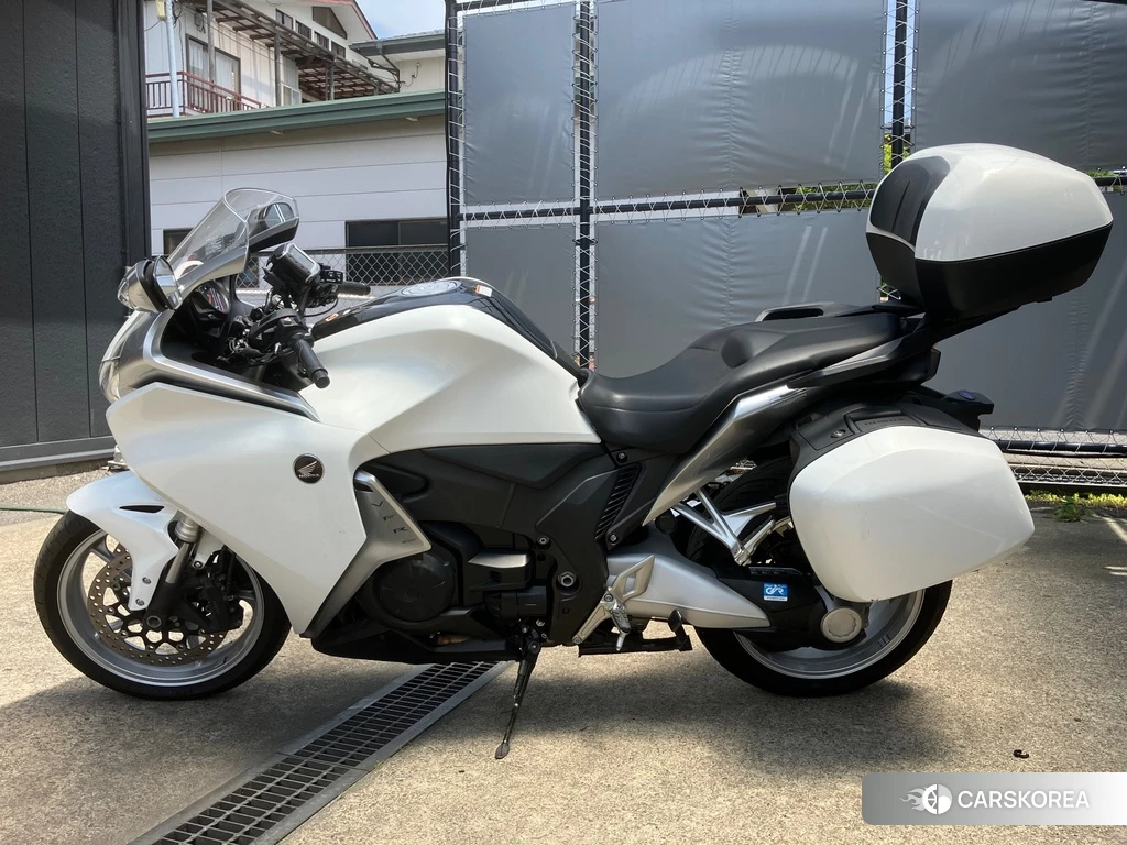 Проданный Honda VFR1200F DCT 2011 из Японии