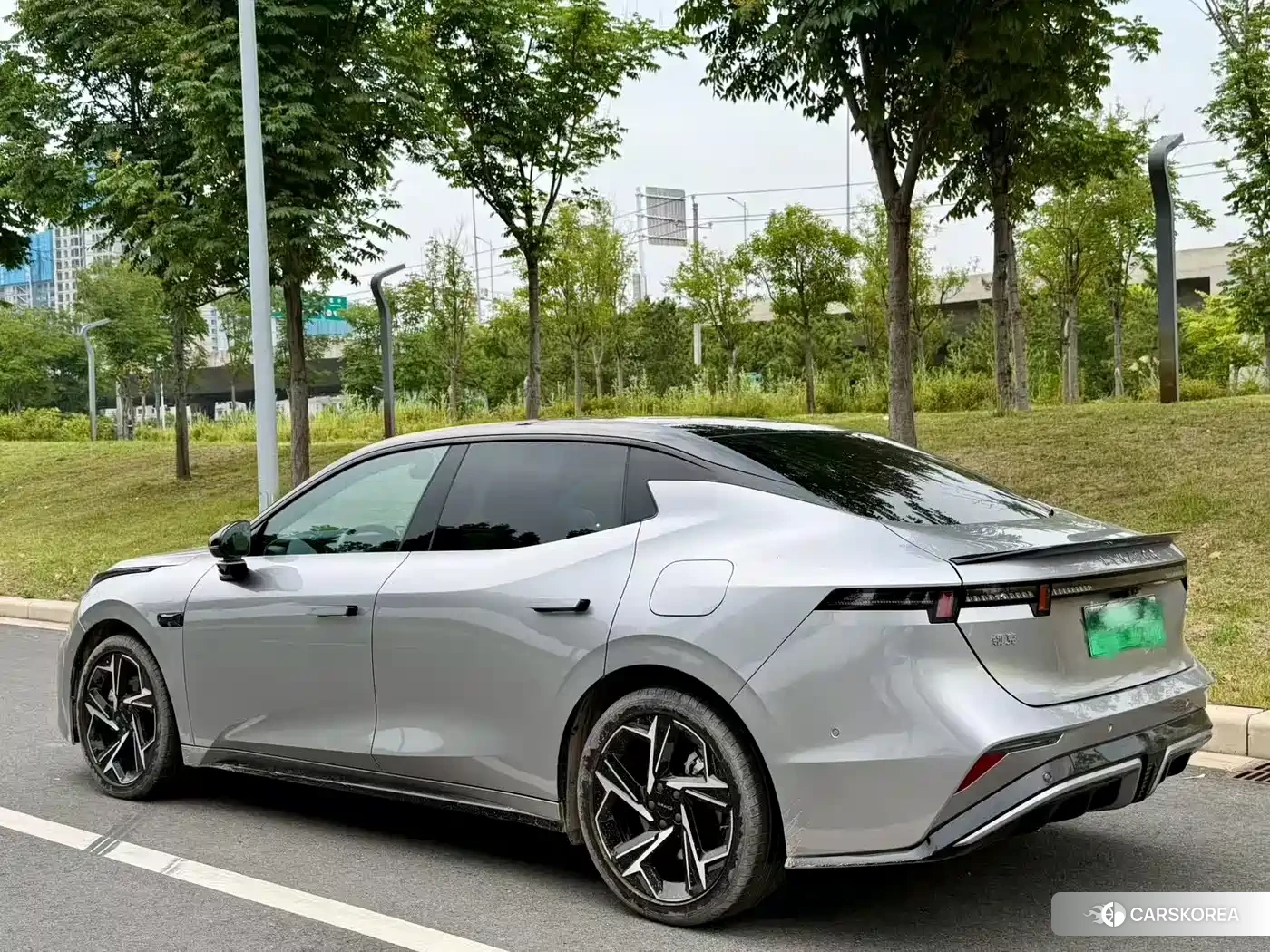 Lynk &Co. 07 EM-P 2026 Silver/gray из Китая, фото 2