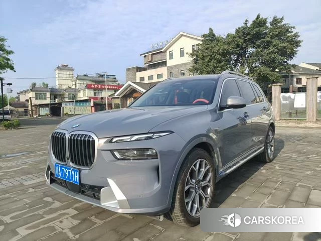 BMW X7 2023 Серебристо-серый из Китая, фото 3