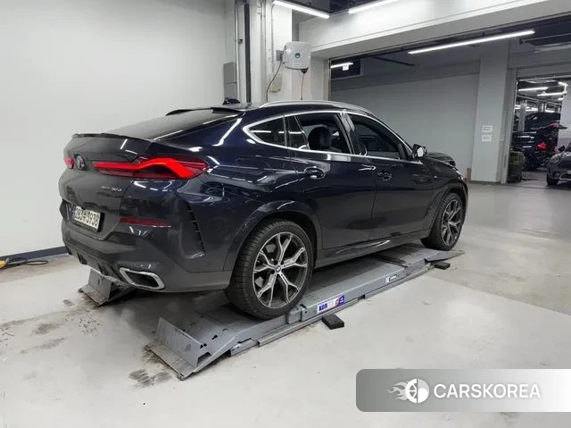 BMW X6 (G06) 2022 Черный двухцветный из Кореи, фото 5