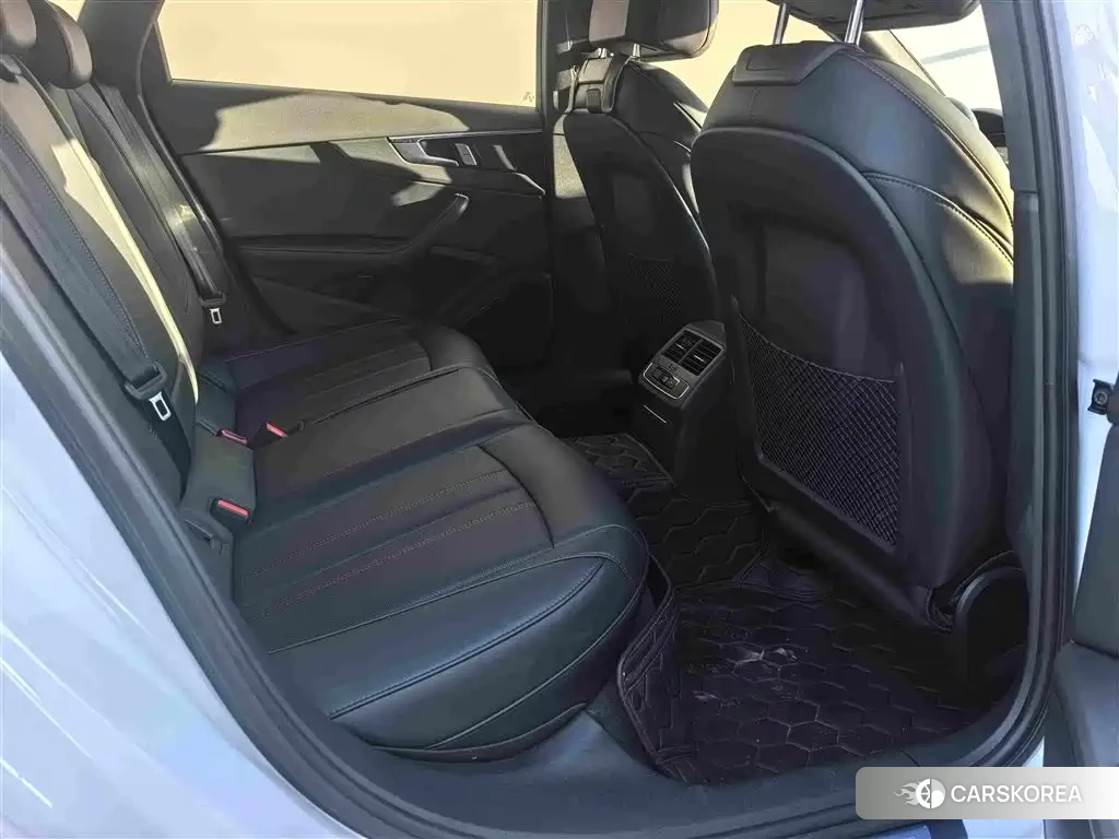 Audi A4L 2025 Белый из Китая, фото 3
