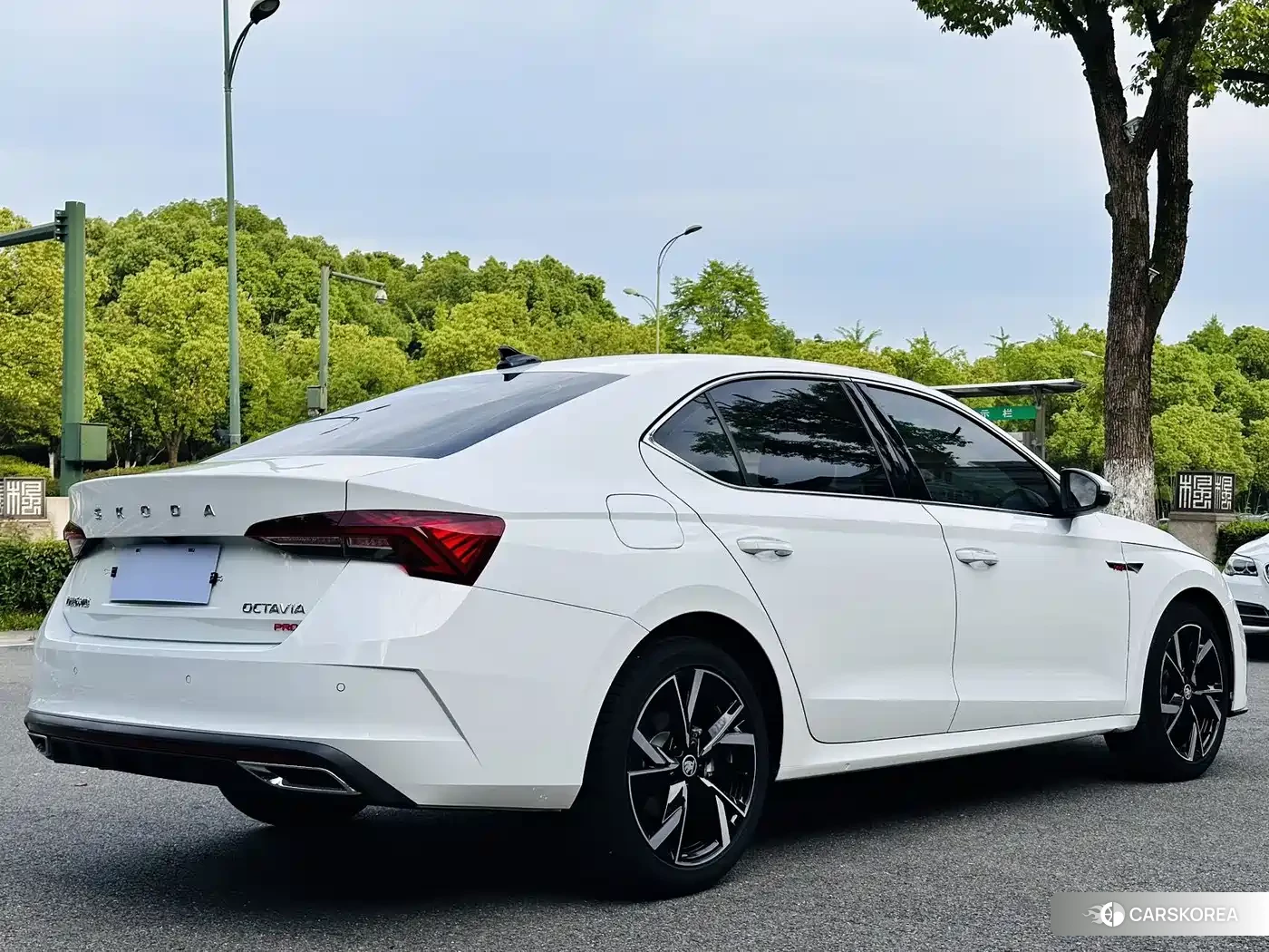 Skoda Octavia 2023 Белый из Китая, фото 5