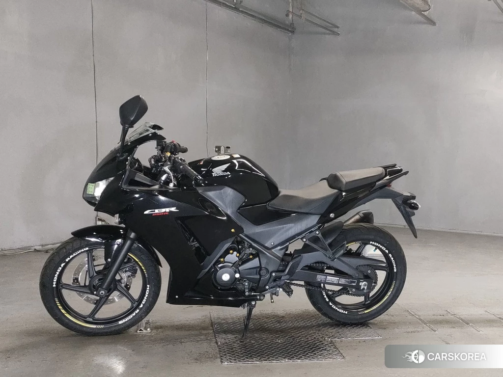 Проданный Honda CBR250R 2015 из Японии