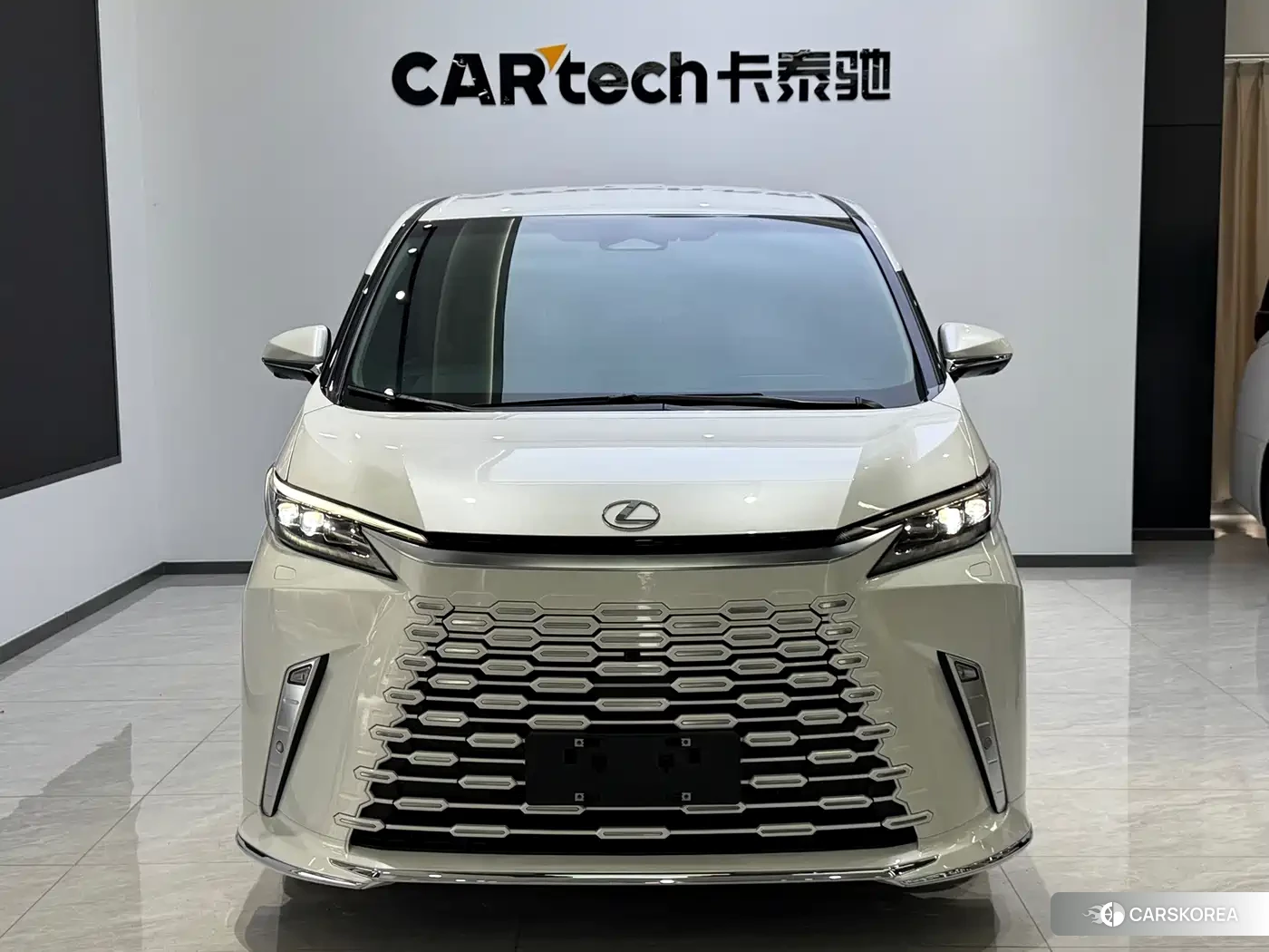 Lexus LM id 4685866 из Китая 12