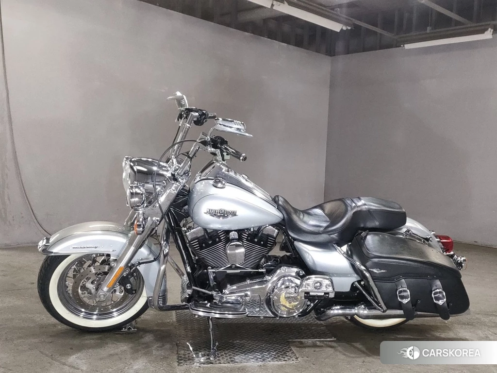 Проданный Harley-Davidson Road King classic FLHRC1690 2014 из Японии