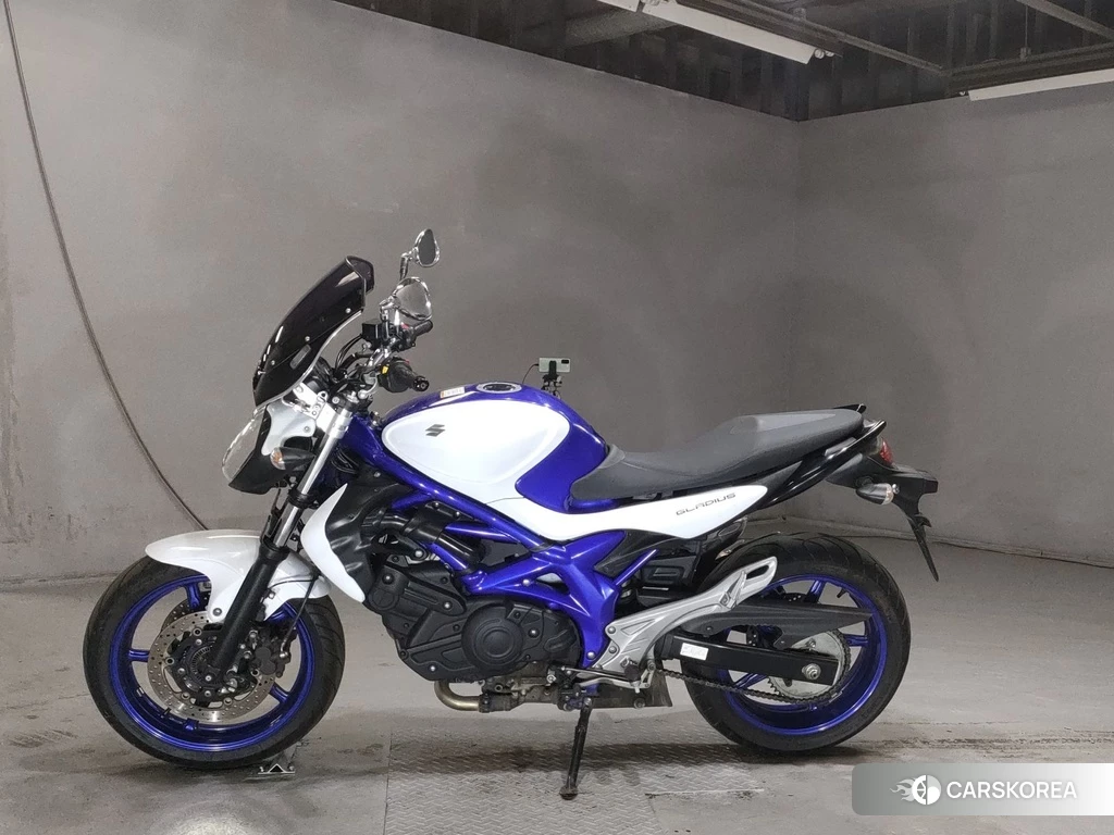 Проданный Suzuki GLADIUS 400 2012 из Японии, фото 2