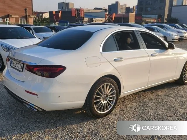 Mercedes-Benz E-Class W213 2022 Белый из Кореи, фото 2