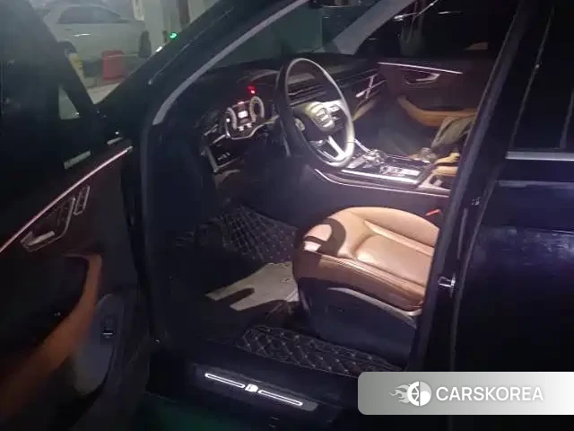 Audi Q7 2023 Черный из Китая, фото 2