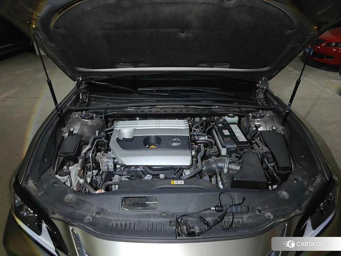 Lexus ES id 4461944 из Китая 12