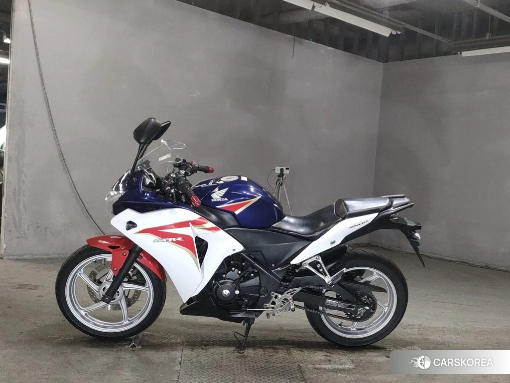Проданный Honda CBR250R 2011 из Японии