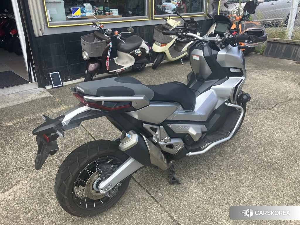 Проданный Honda X-ADV 750 2017 из Японии