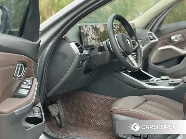 BMW 3 series 2024 Серебристо-серый из Китая, фото 2