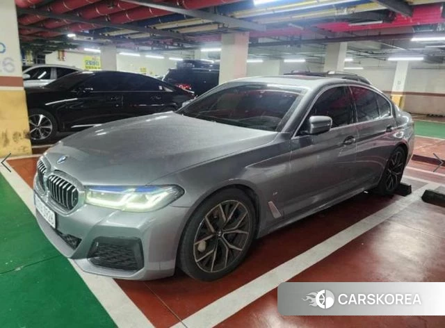 BMW 5 Series (G30) 2023 Серебристо-серый из Кореи, фото 4