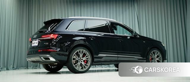 Audi Q7 2021 Черный из Китая, фото 2