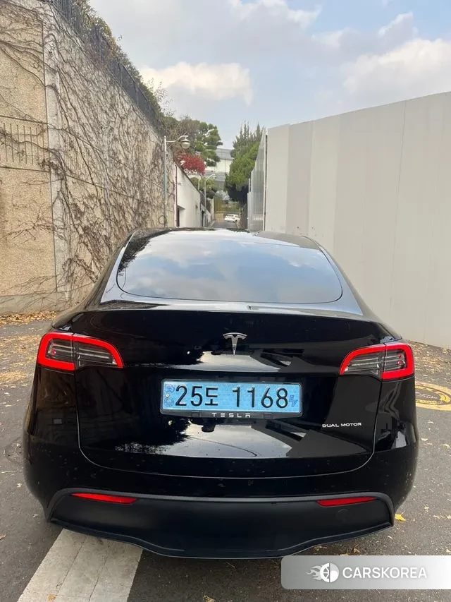 Tesla Model Y 2023 Черный из Кореи, фото 2