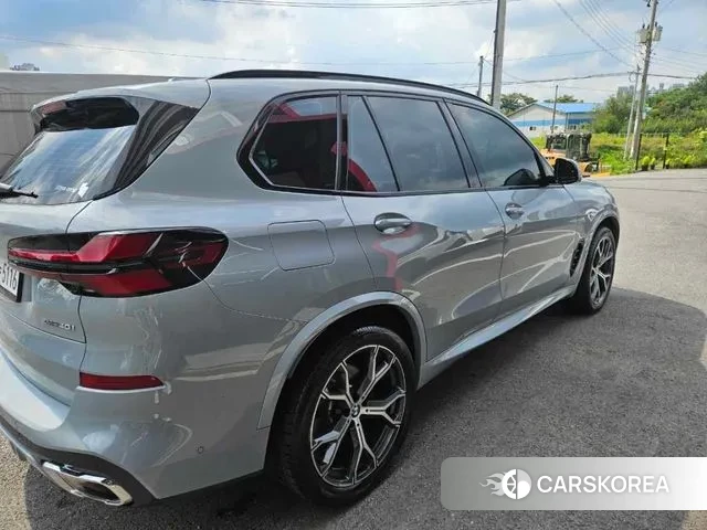 BMW X5 (G05) 2024 Светло-серебряный цвет из Кореи, фото 4