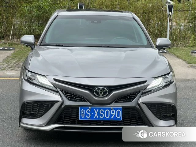 Toyota Camry 2021 Серебристо-серый из Китая, фото 2