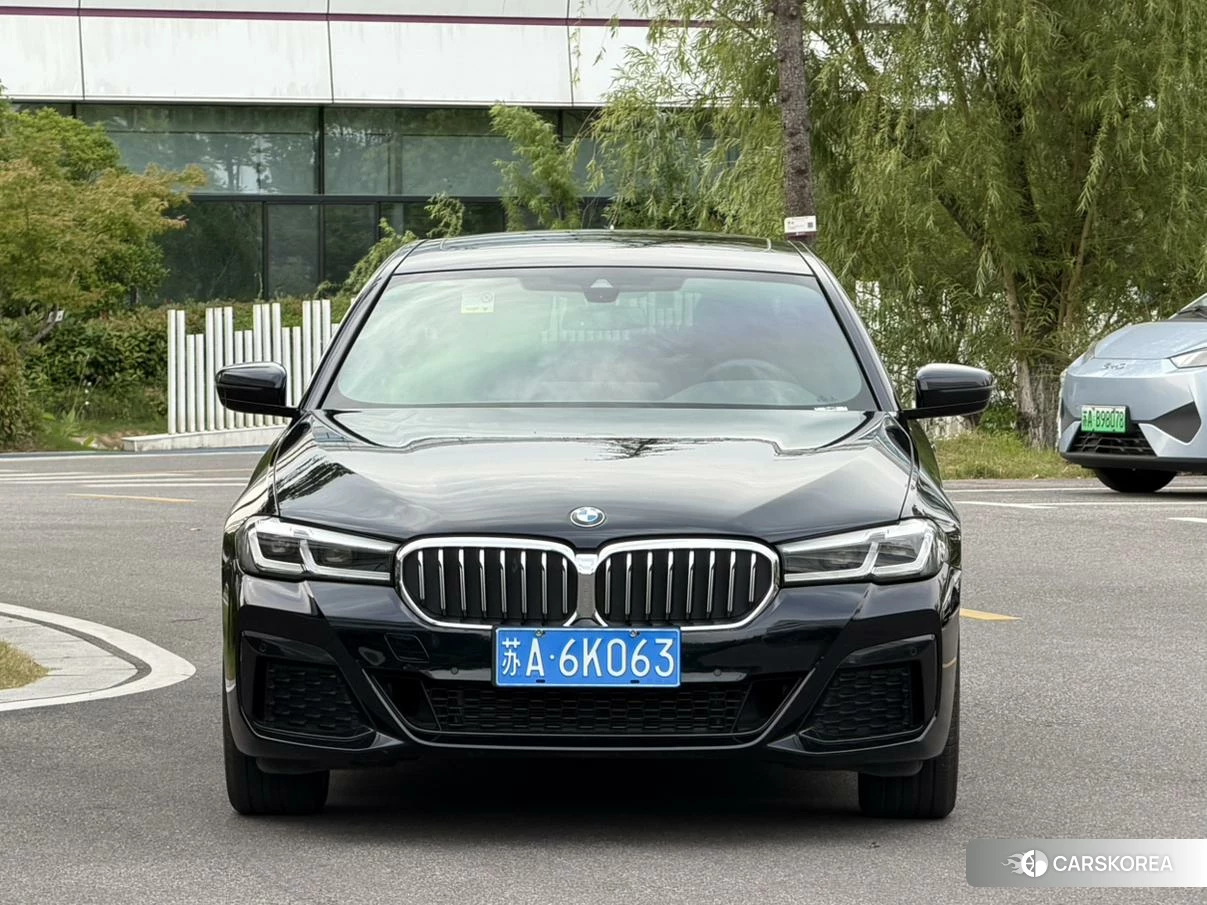 BMW 5 series 2023 Черный из Китая, фото 2