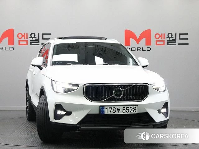 Volvo XC40 2023 Белый из Кореи, фото 2