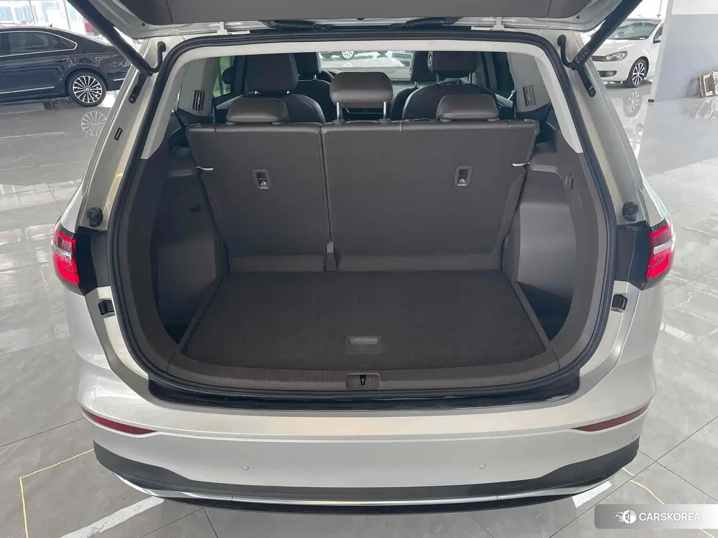 Volkswagen Viloran 2023 Silver/gray из Китая, фото 3
