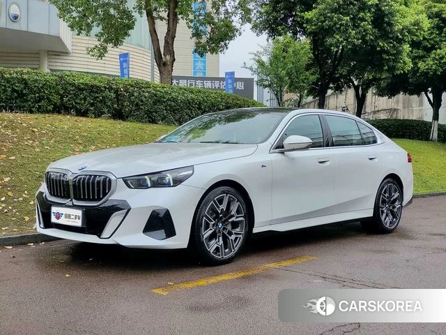 BMW 5 series 2025 Белый из Китая, фото 2