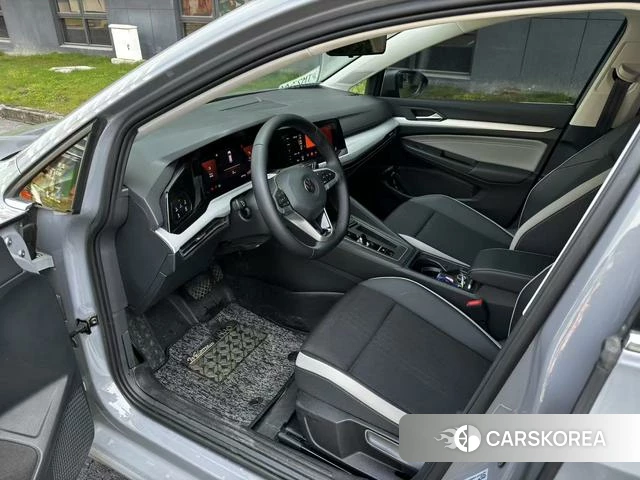 Volkswagen Golf 2021 Темно-серый из Китая, фото 2