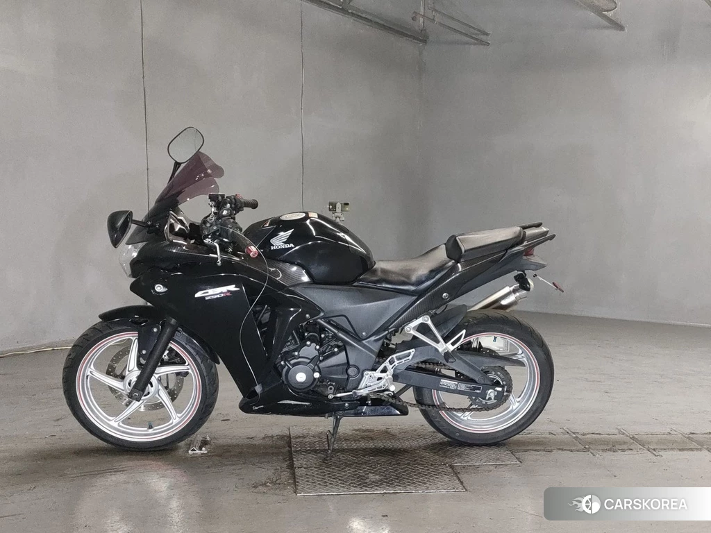 Проданный Honda CBR250R id 4061325 из Японии