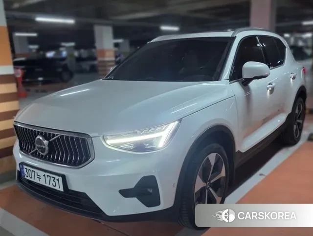 Volvo XC40 2024 Белый из Кореи, фото 2