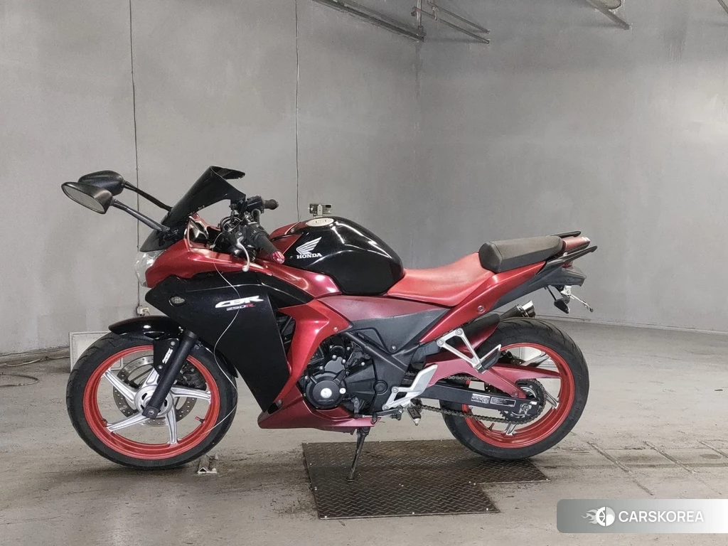 Проданный Honda CBR250R 2011 из Японии, фото 2