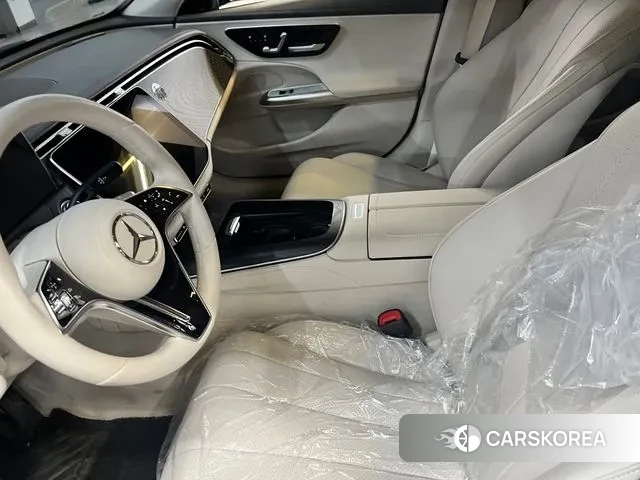 Mercedes-Benz E-Class W214 2024 Серебристо-серый из Кореи, фото 2
