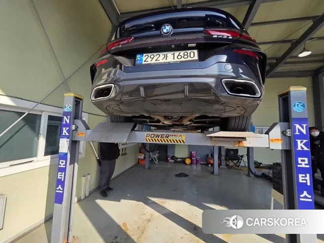 BMW 8 Series (G15) 2021 Черный из Кореи, фото 2