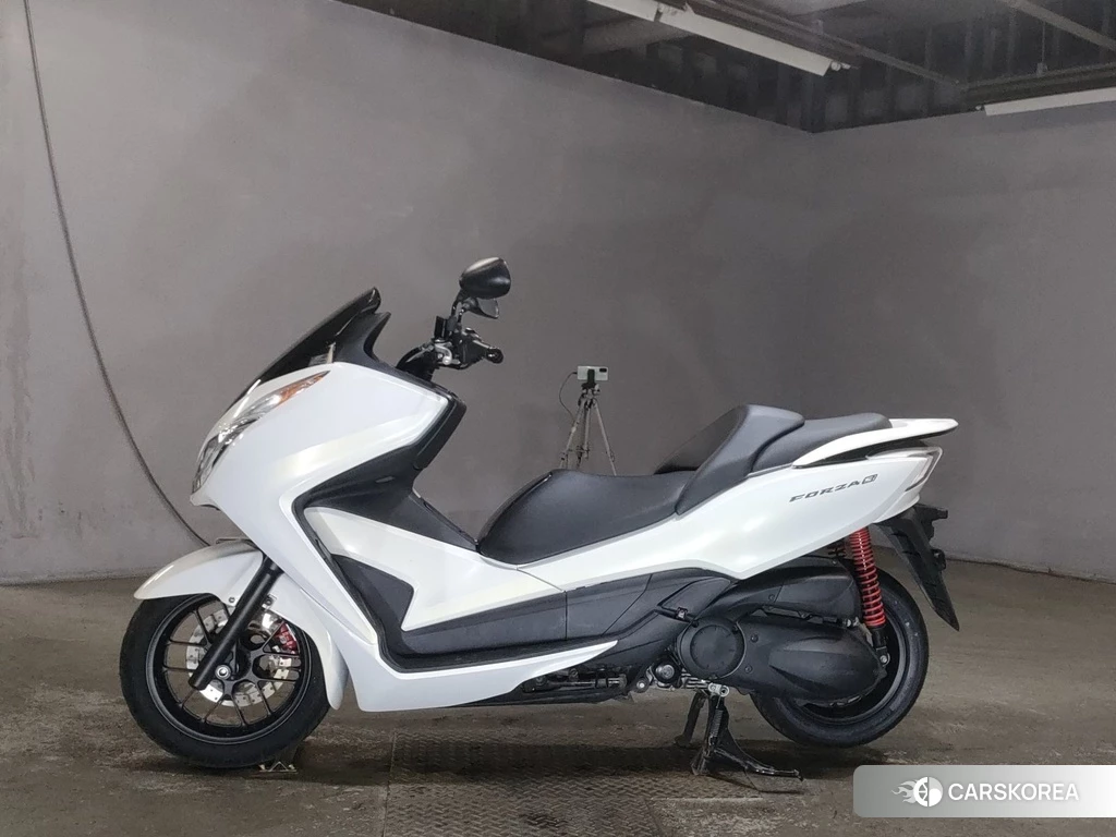 Проданный Honda FORZA 2013 из Японии