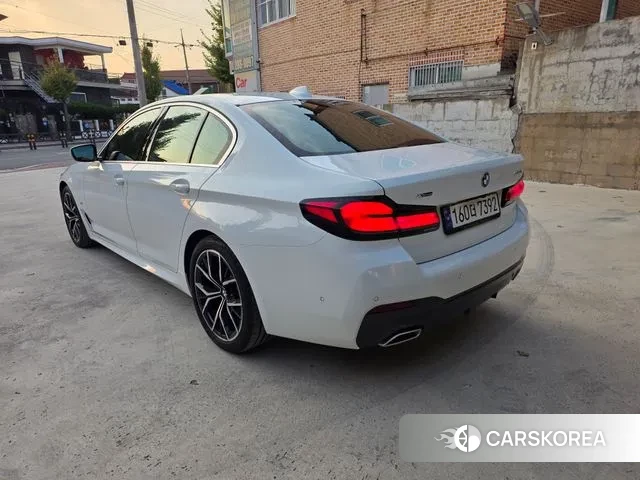 BMW 5 Series (G30) 2022 Белый из Кореи, фото 2