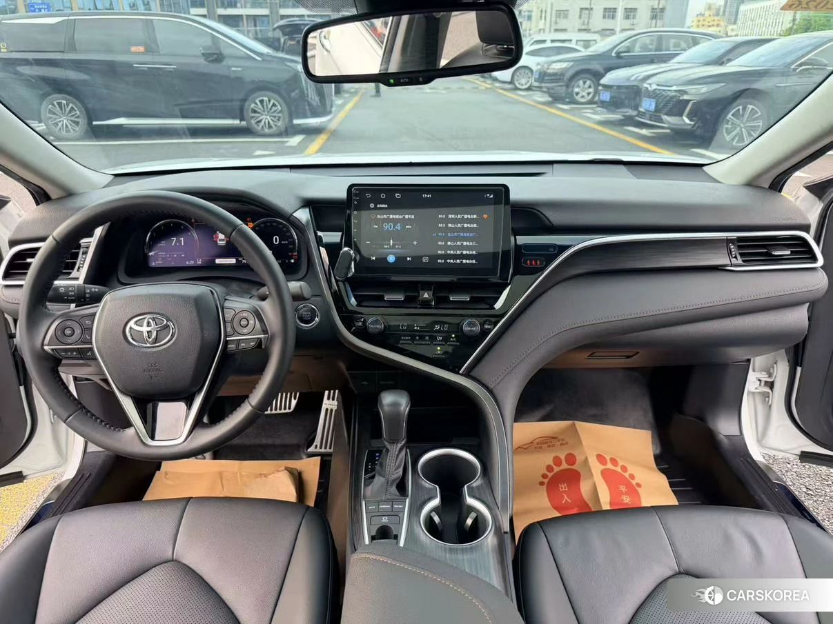 Toyota Camry 2022 Белый из Китая, фото 2
