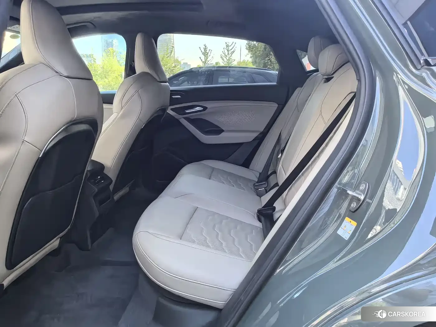 Audi Q6L Sportback e-tron 2025 Зеленый из Китая, фото 3