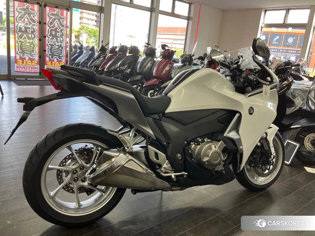Проданный Honda VFR1200F 2010 из Японии, фото 2