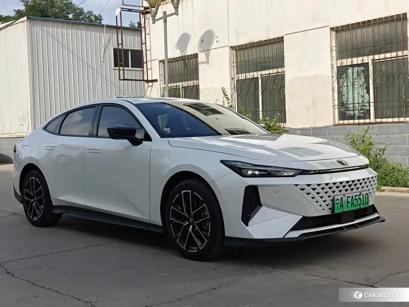 Chang'an UNI-V Smart iDD 2024 Белый из Китая, фото 2
