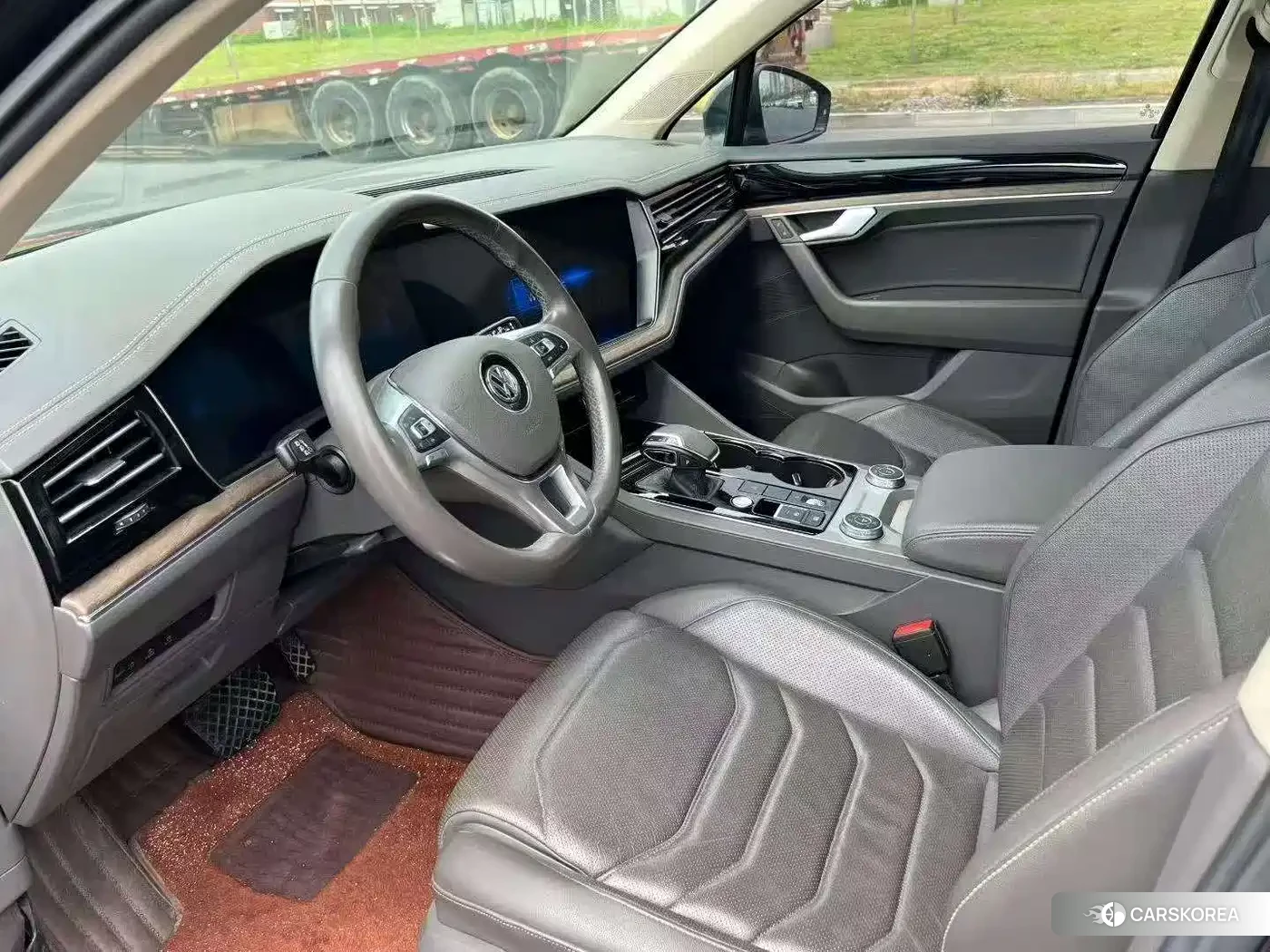 Volkswagen Touareg 2020 Черный из Китая, фото 2